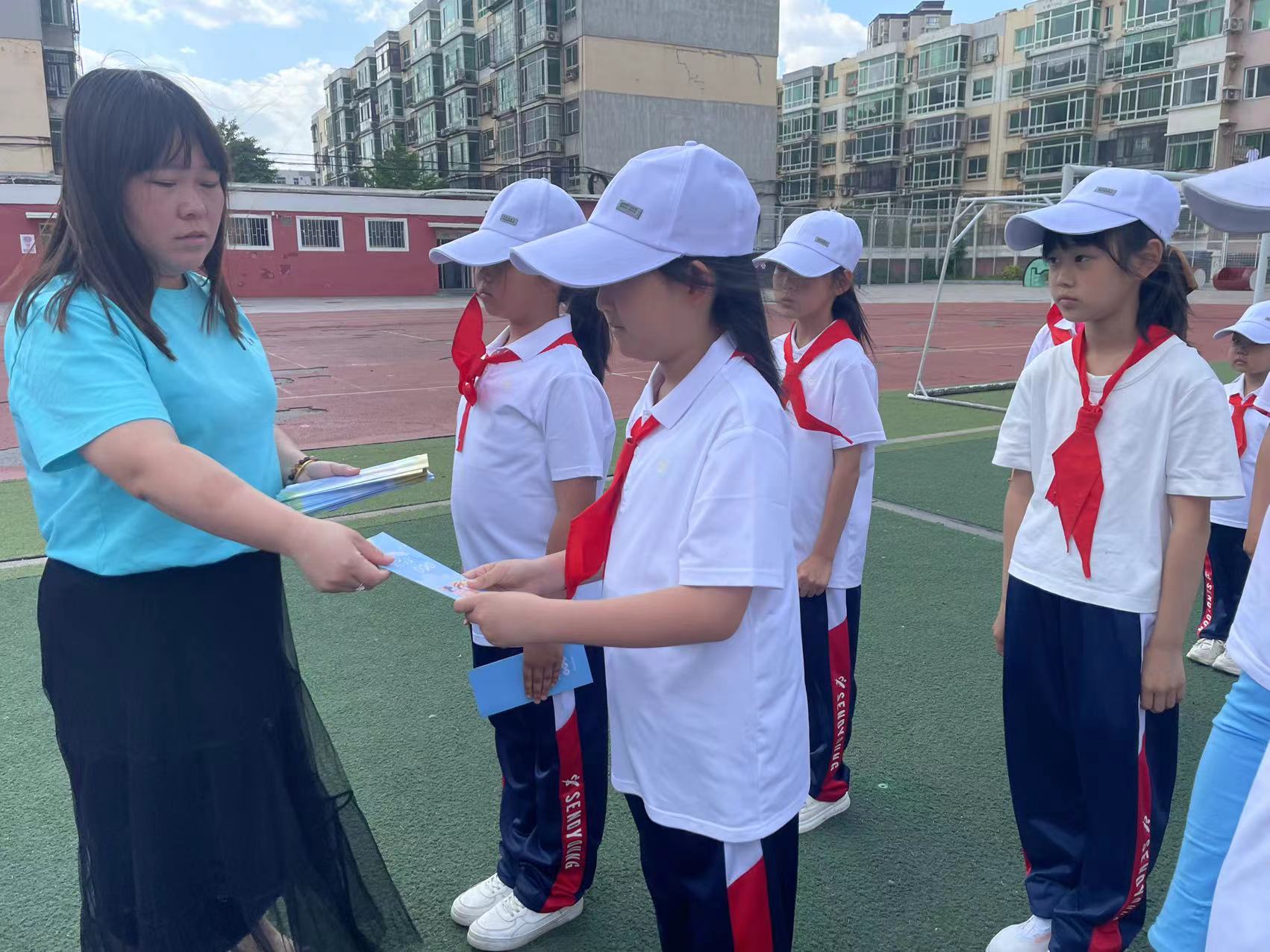 和龙市新东小学图片